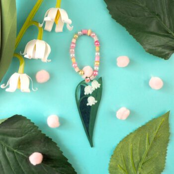 Décoration à suspendre - Brin de muguet, perles roses