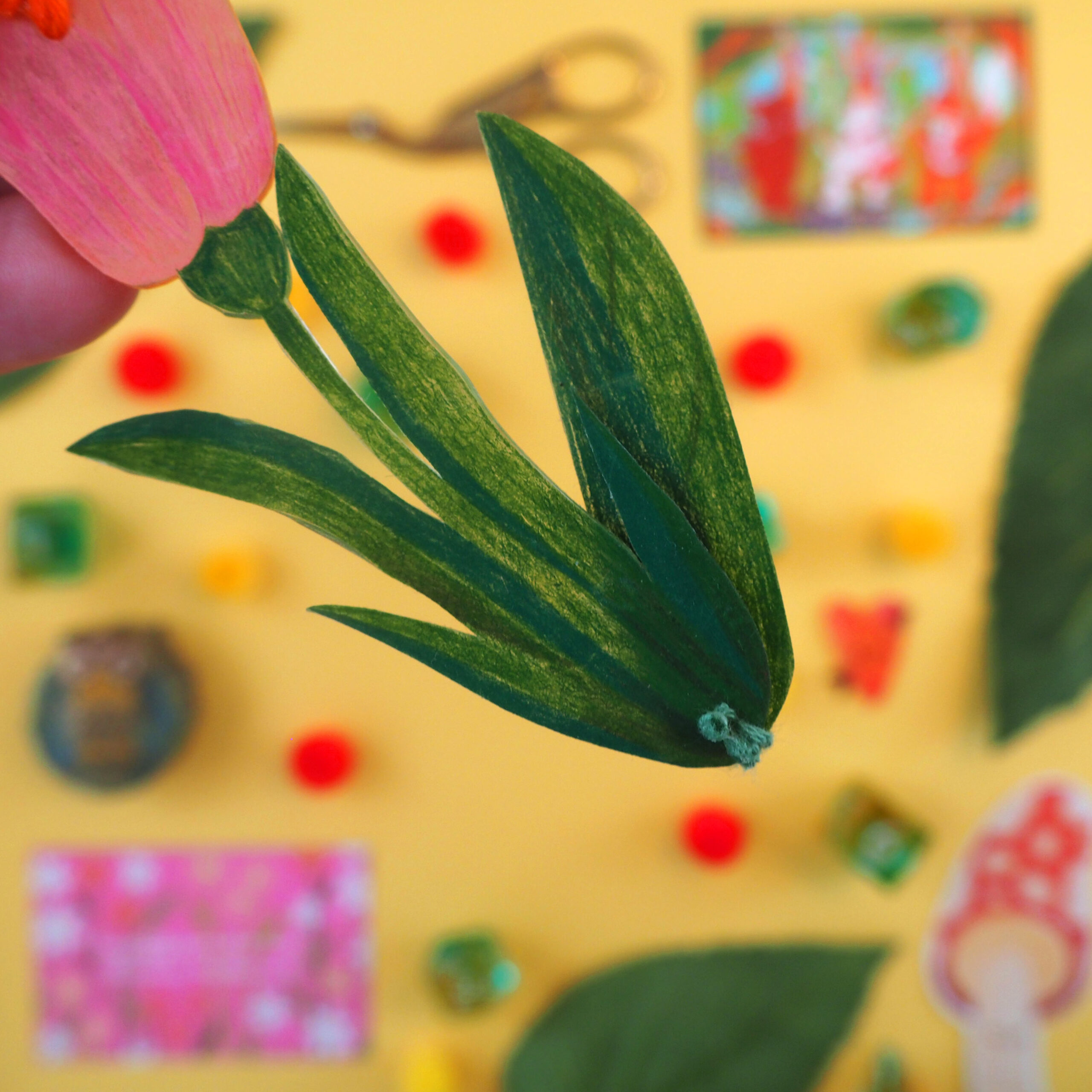 Décoration à suspendre - Fleur à longues feuilles